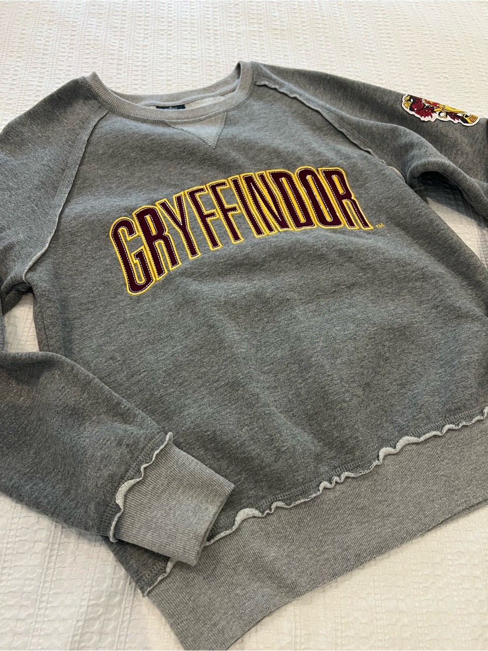 Warner Bros. Studio tour London Gryffindor Crewneck Sweater. New without tags